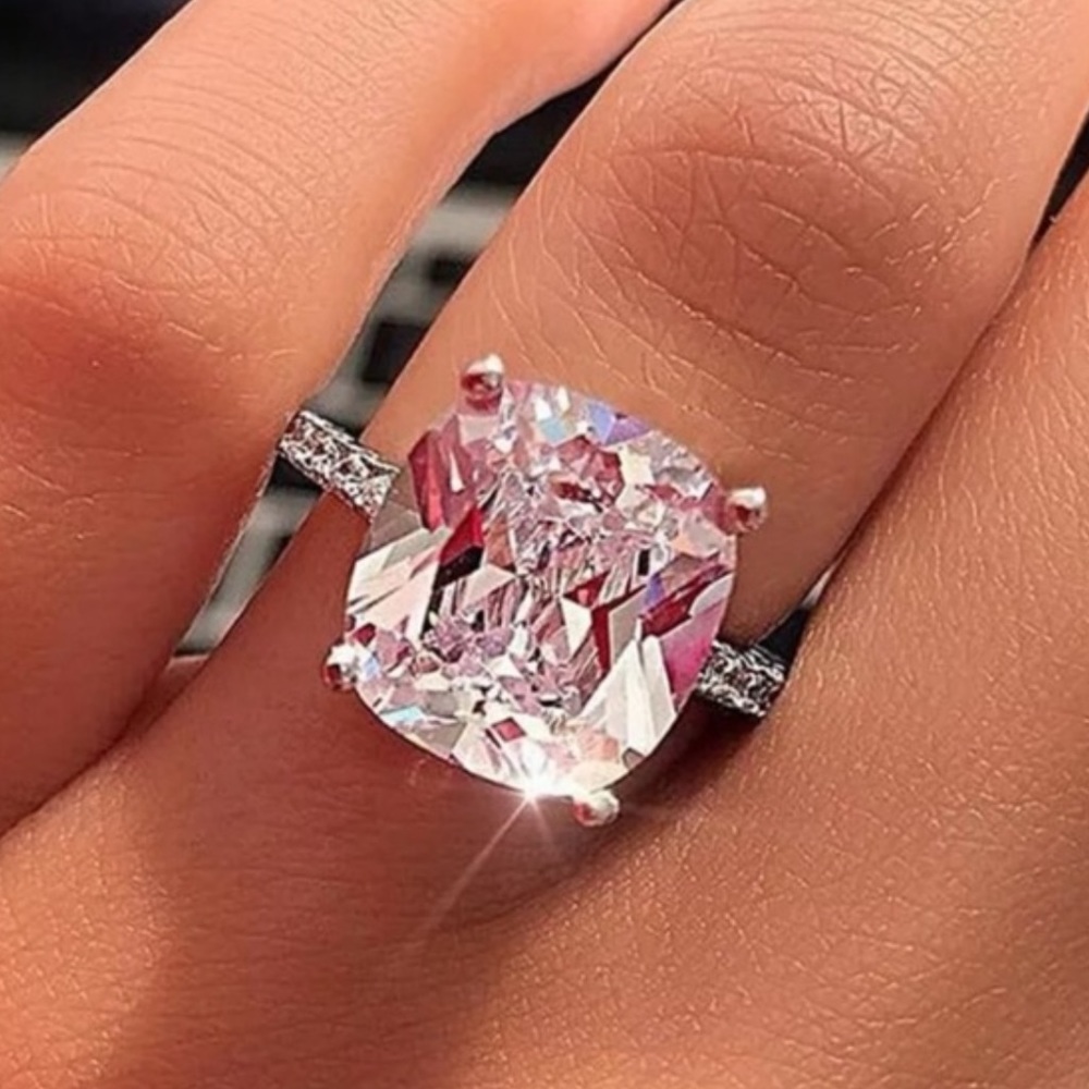 **18K White Gold 8 Carat Solitaire Engagement Ring - Picture 2 of 5